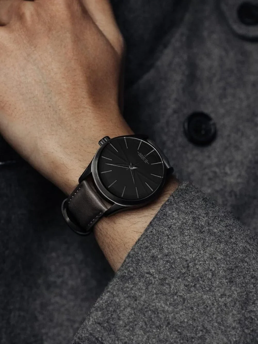 Men's All Black Analog Leather Band Ultra-Thin Minimalist Waterproof Wrist Watch